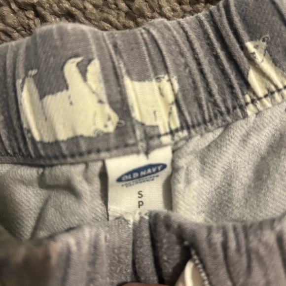 Old navy comfy shorts - Picture 2 of 2